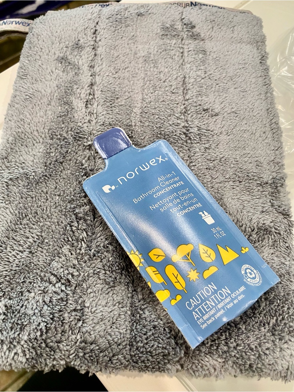 Norwex Bathroom Scrub Mitt and 30ml Bathroom Concentrate Cleaner